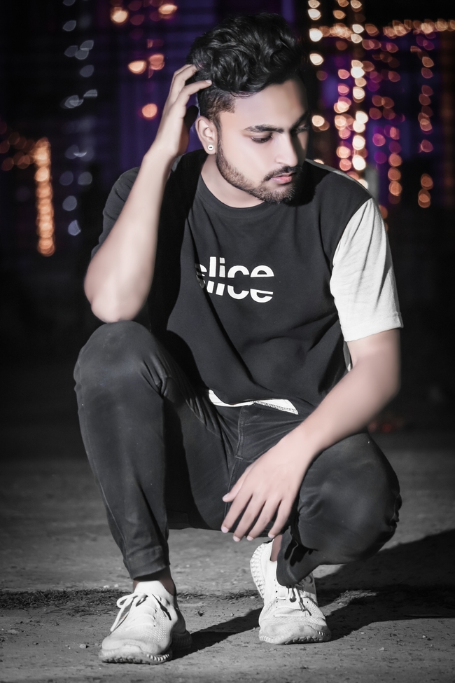 午夜街拍年轻帅哥图片