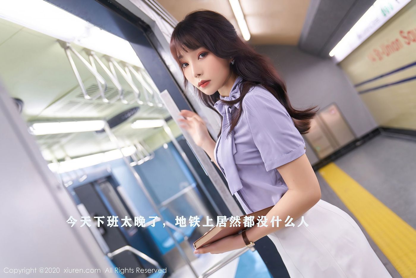 秀人网性感女神芝芝Booty欣长美腿与圆润翘臀系列迷人写真