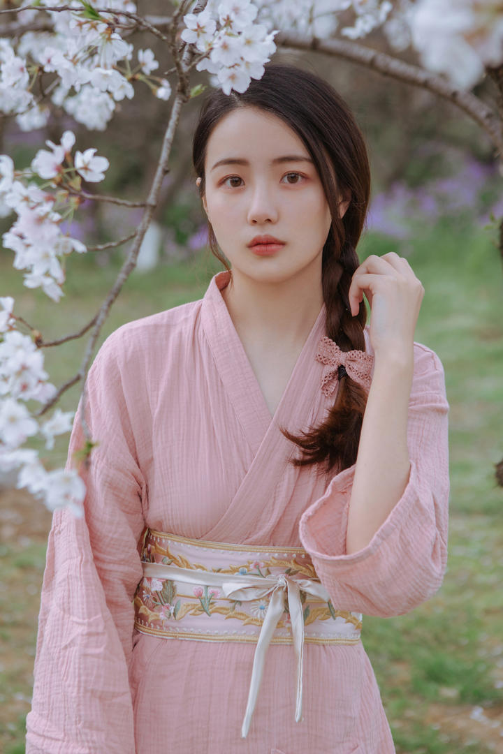 踏青的清纯女生头像小四月写真图片