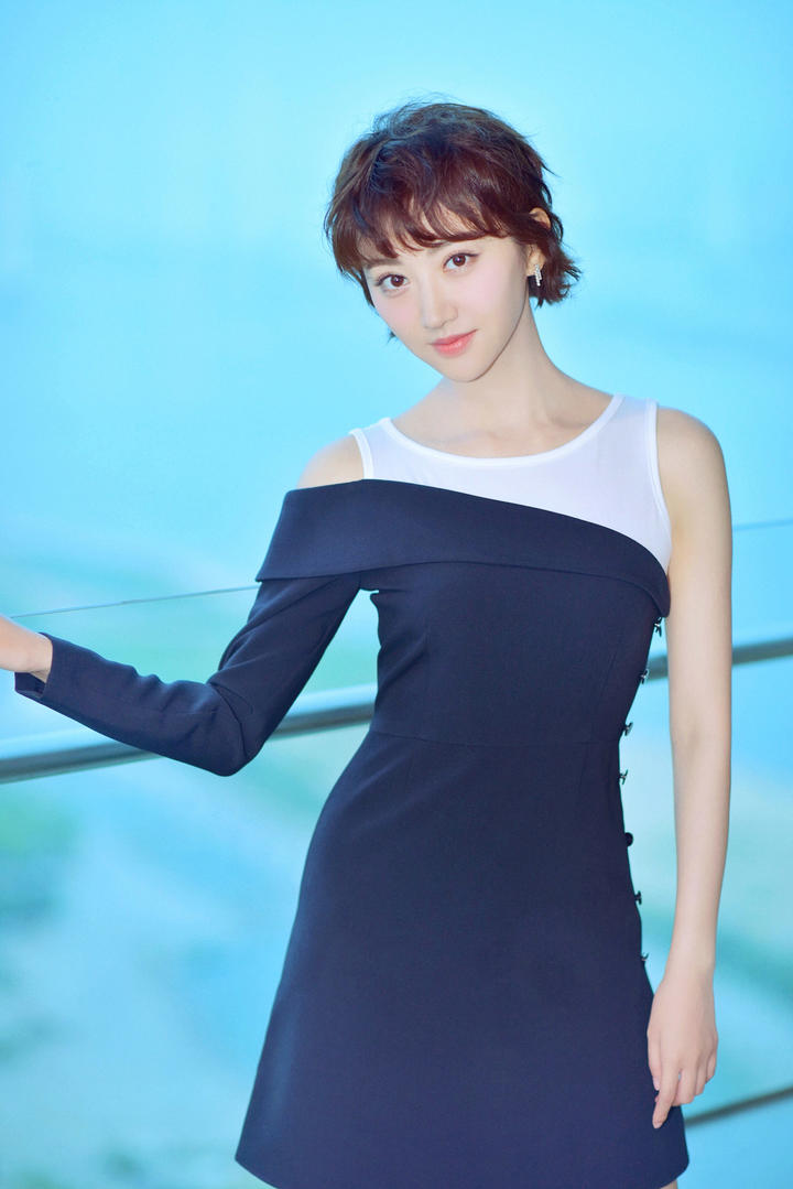 中国时尚短发美女明星景甜高清壁纸图片大全