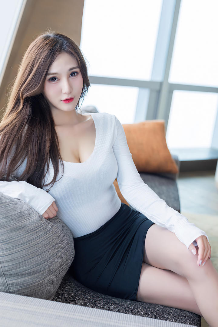 爱蜜社超短裙美女国模肉肉性感私拍