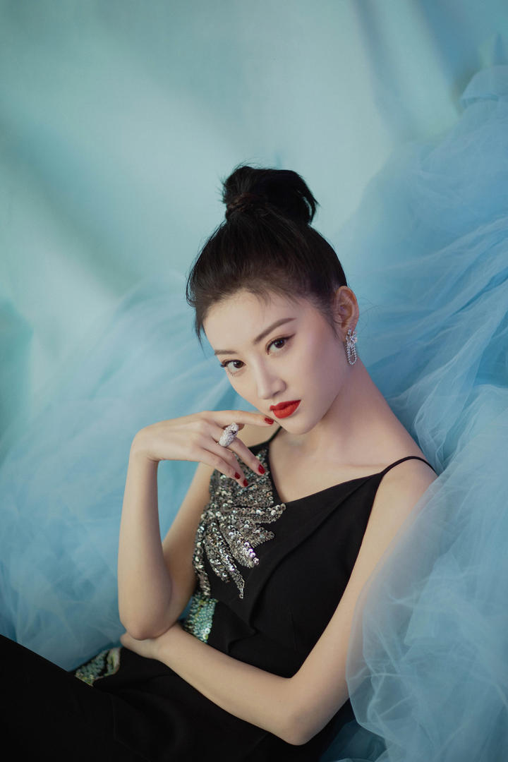 中国唯美高清美女明星景甜性感写真图片