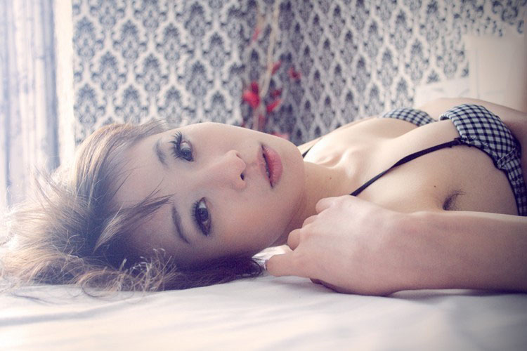 性感女孩的内衣私房诱惑