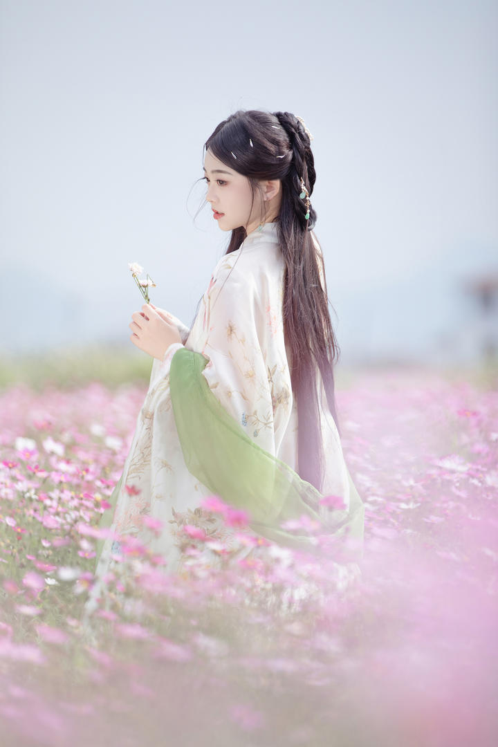 温柔甜美的古风汉服美女主播高清壁纸大全