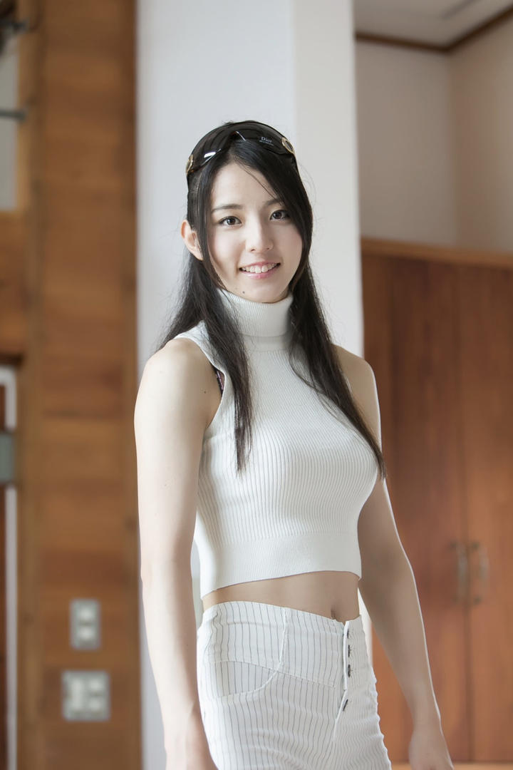 日韩AV白嫩销魂美女空姐性感素颜无码图片