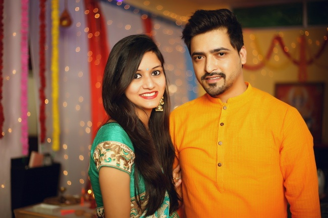 印度年轻情侣图片