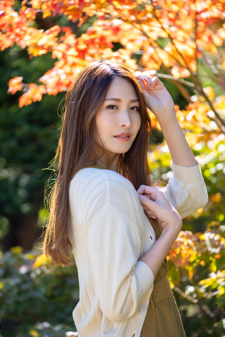 日本气质美女户外高清摄影写真图片