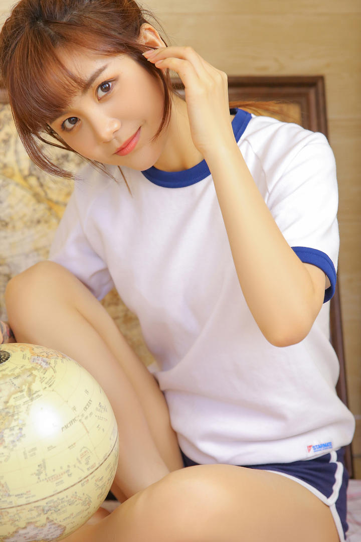 穿校服的清纯日本学生妹