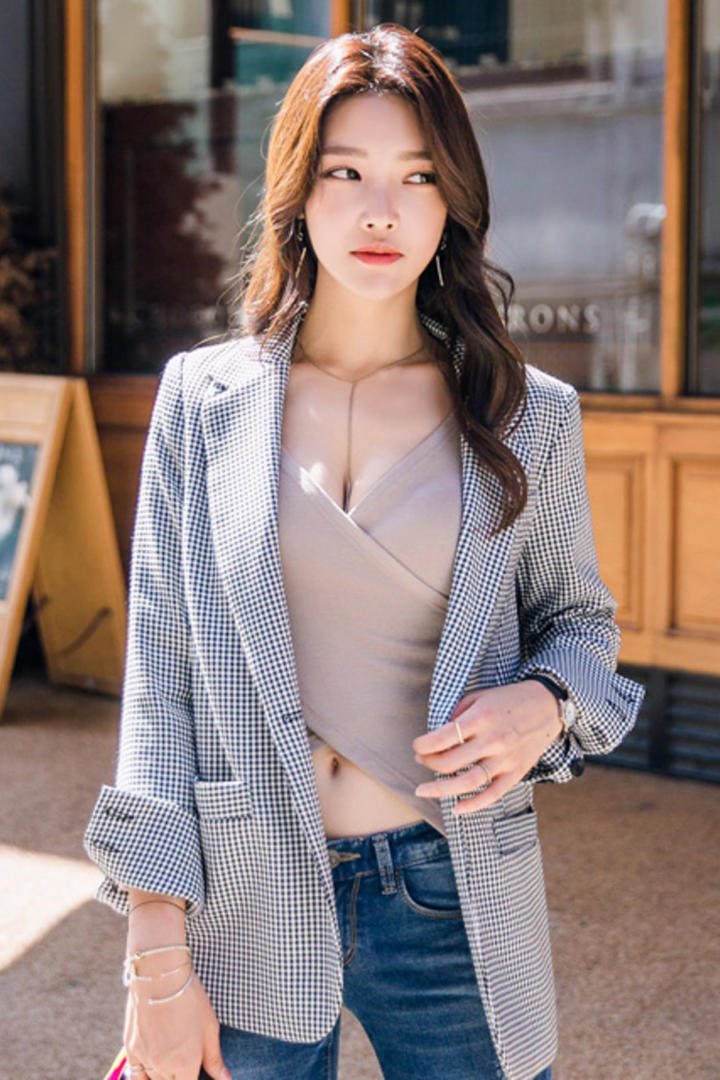 阳光下的高清韩国气质美女图片