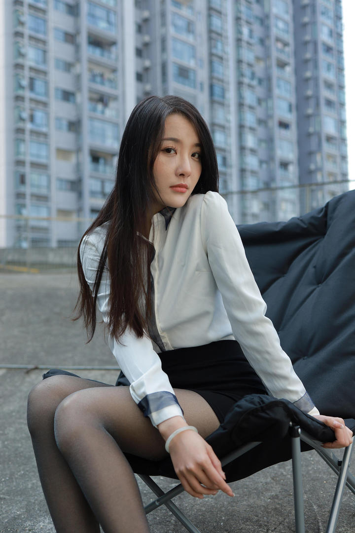 性感撩人的极品黑丝袜长腿美女写真图片