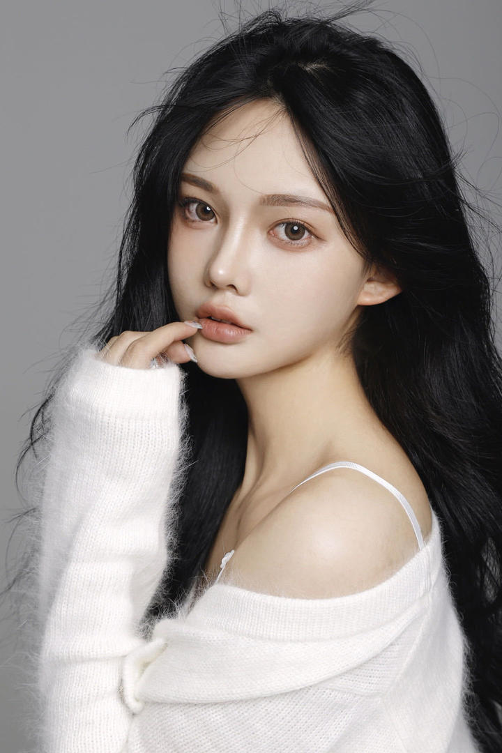 高清气质女神白色毛衣白皙香肩写真图片