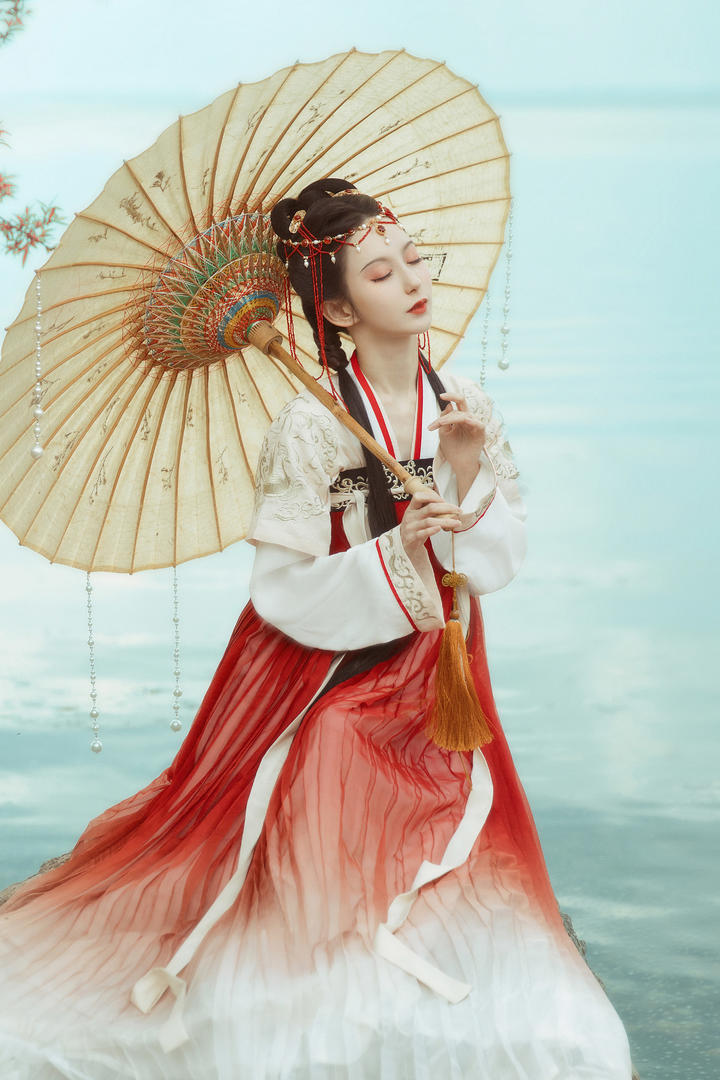 拿着伞的极品古典美人艺术写真图片