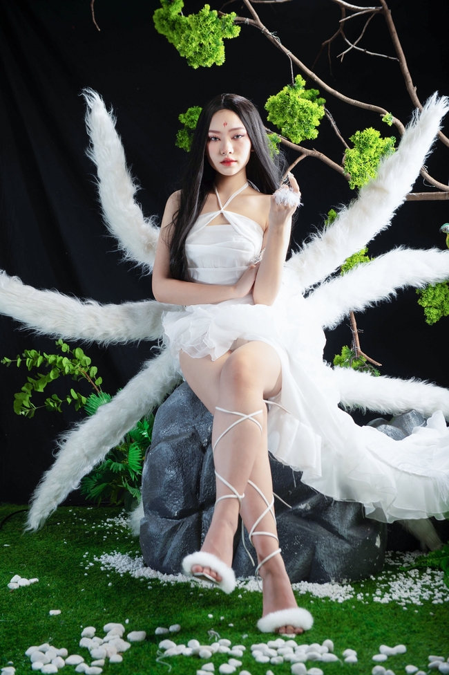 性感九尾狐美女人体艺术写真照图片