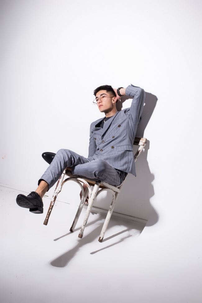 时尚气质感帅哥写真图片