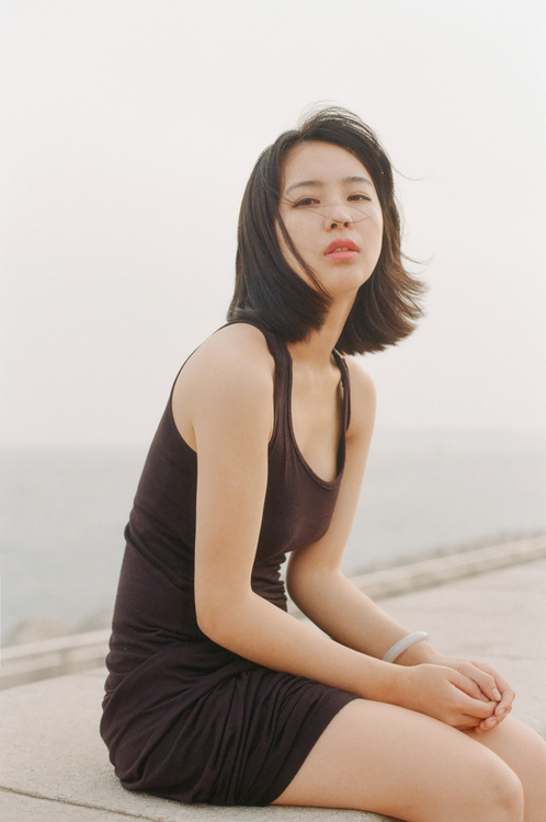 渴望大海的清纯少女