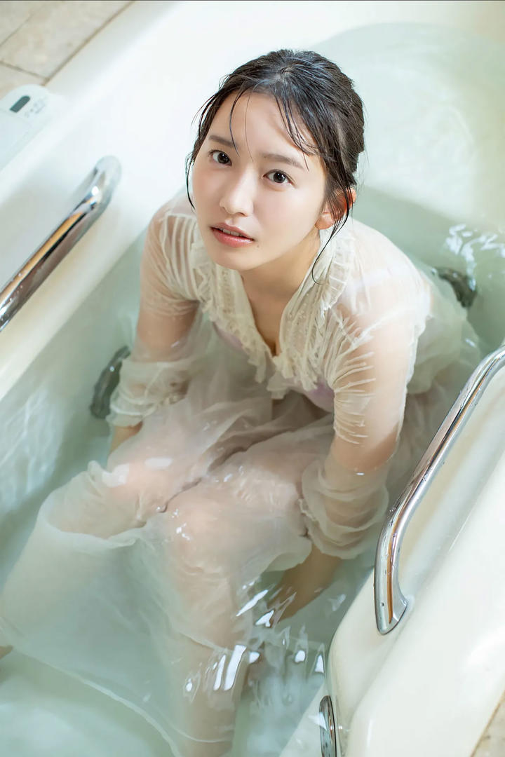 日本极品美女浴室照片