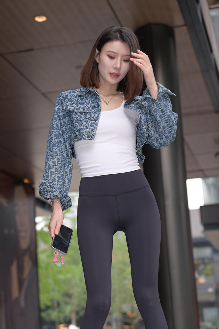 99精品国内街拍紧身裤瑜伽美女在线免费下载
