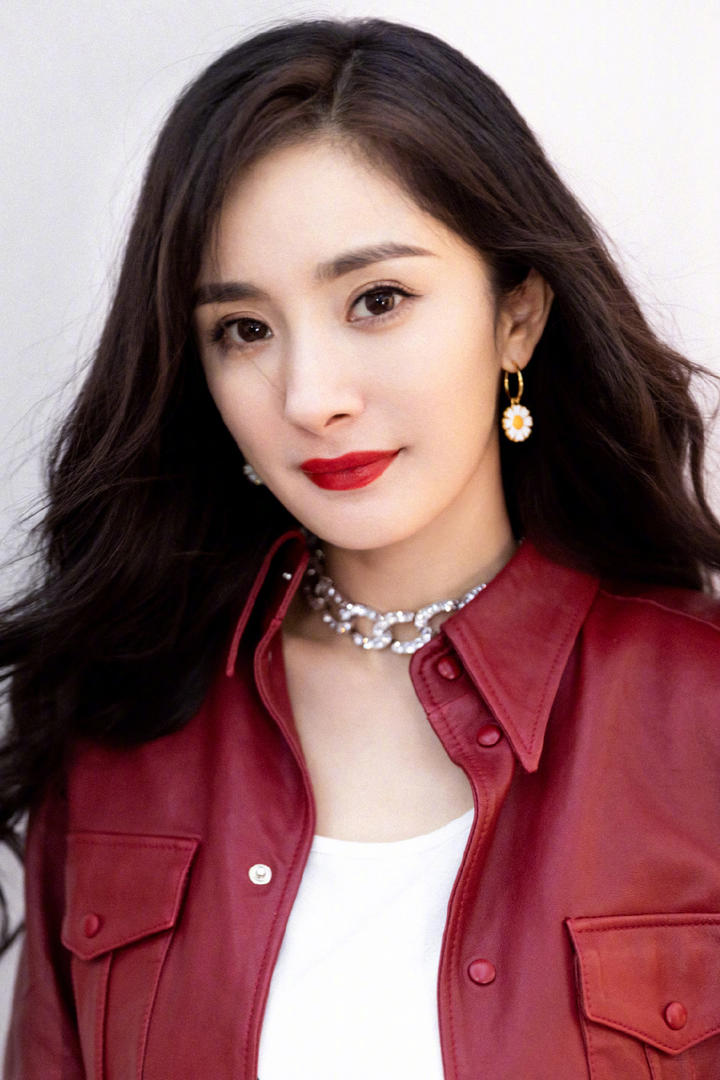 女神杨幂红色皮衣高清写真图片