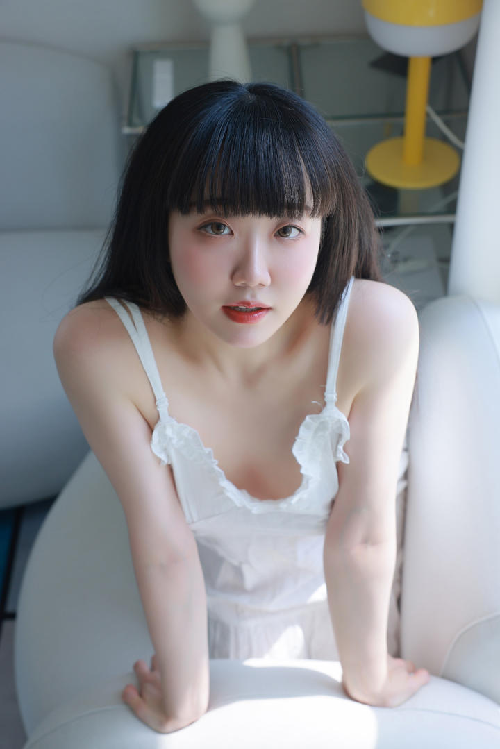 日韩在线美女图片