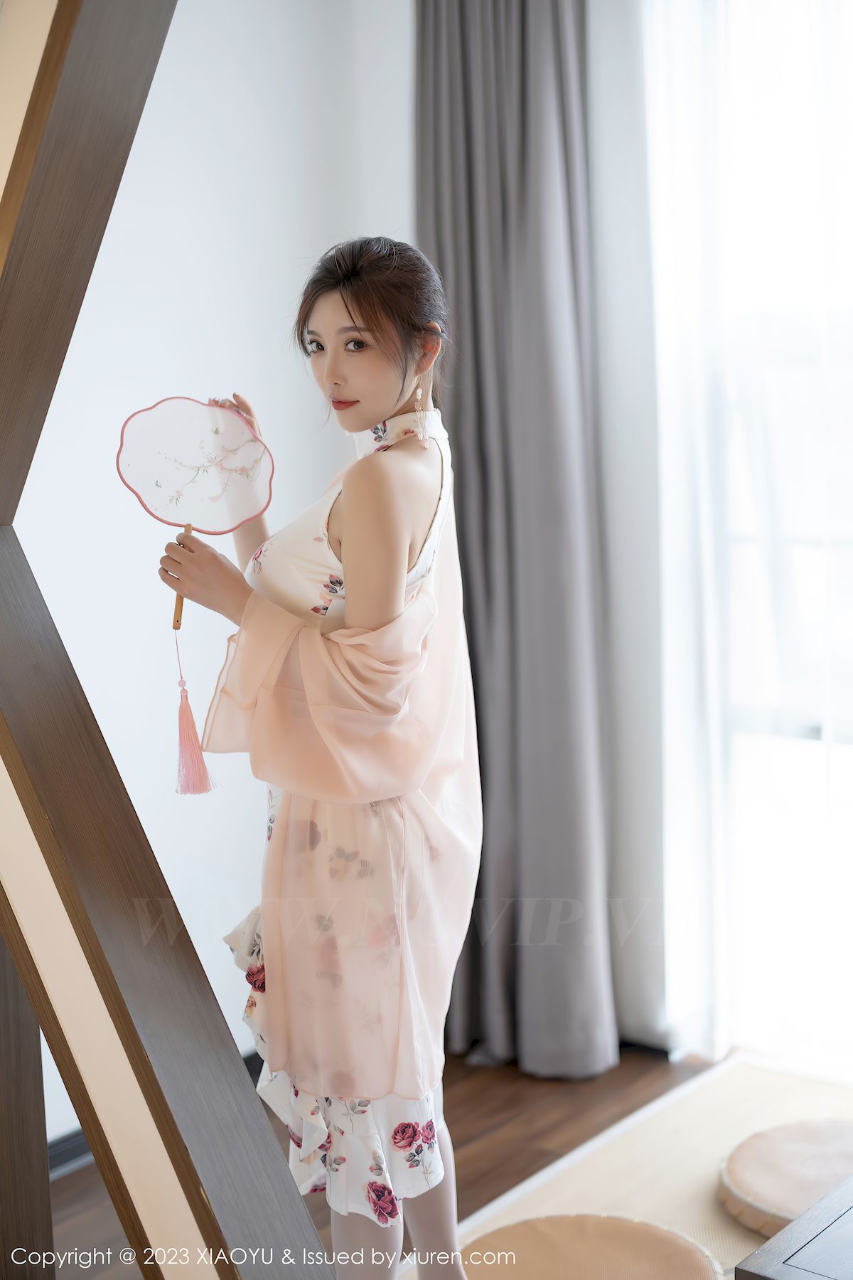 语画界性感女神杨晨晨Yome旗袍服饰搭配白色丝袜贵州旅拍