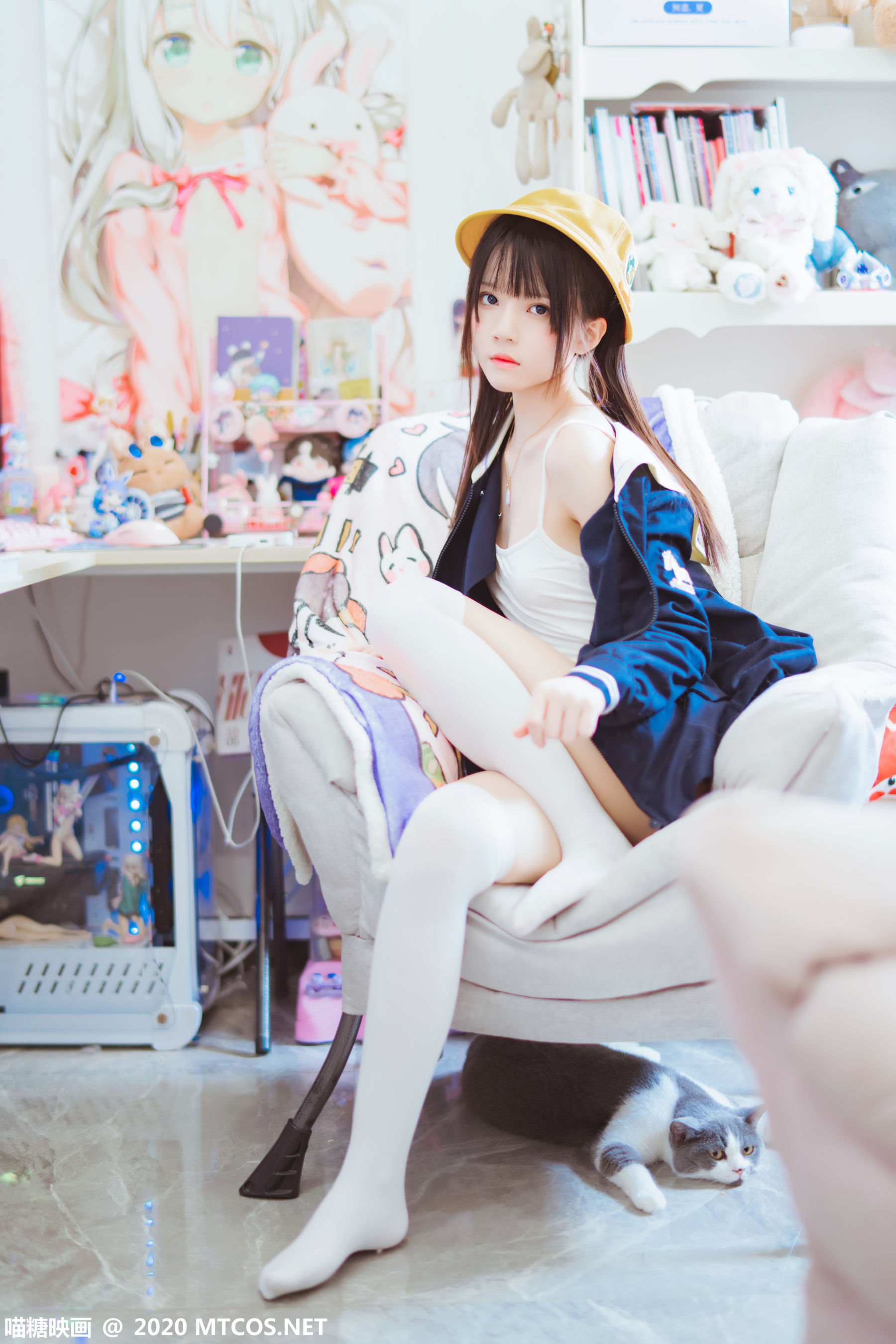 喵糖映画清纯少女桜桃喵白丝草帽COS奶桃白白美图