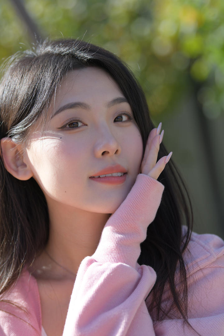 街拍清纯瑜伽紧身裤美女图片