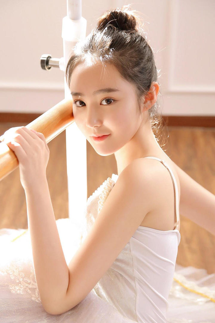 国内高颜值粉嫩小姐姐美女跳舞图片大全