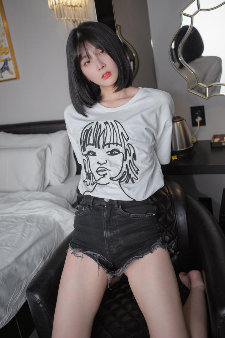 韩国极品短发美女嫩模GOGO人体艺术写真图片