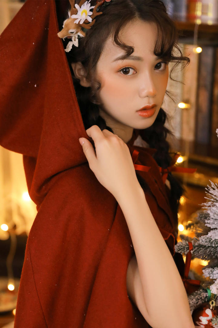 穿斗篷的圣诞小鹿qq女生头像图片