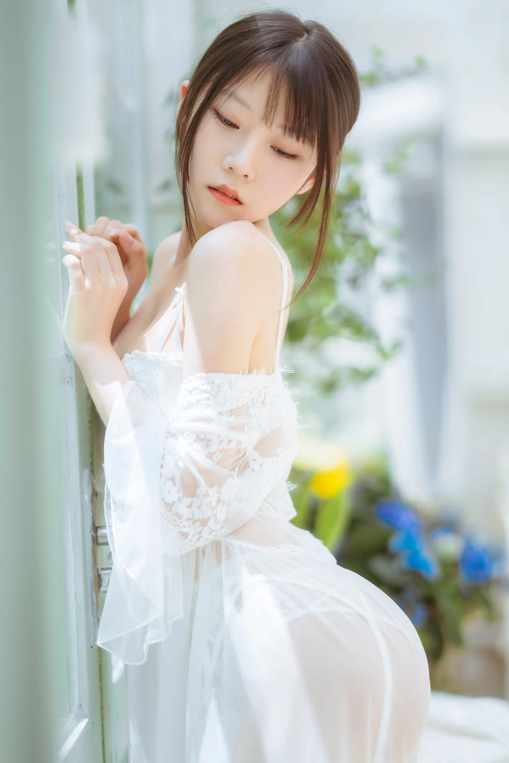 极品女生香草喵露露私拍翘臀性感图片