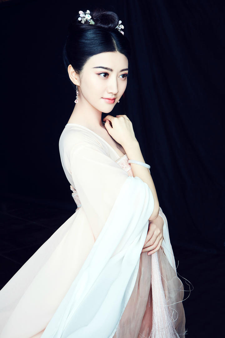 温柔甜美的女明星景甜古装艺术照欣赏
