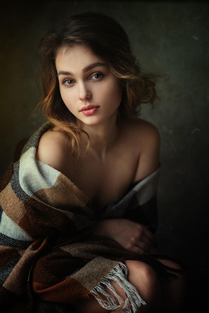 裹着毯子的高清欧美女生肖像写真