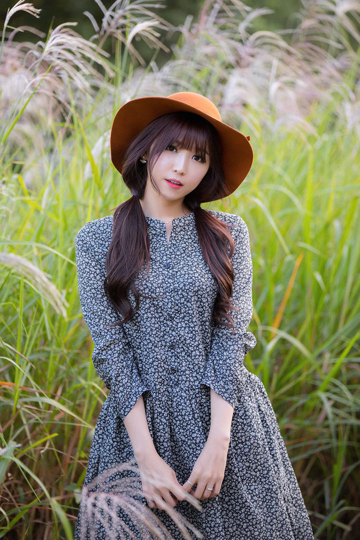 韩国美女明星李恩慧户外摄影图片