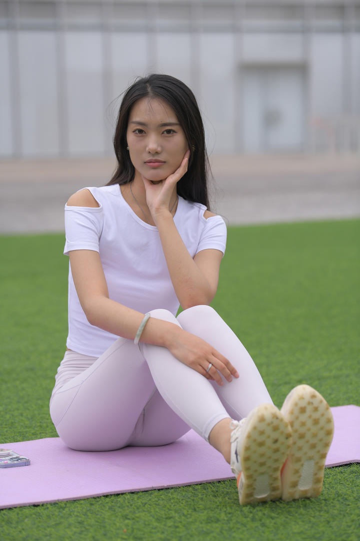 做瑜伽的紧身裤美女高清手机壁纸图片下载