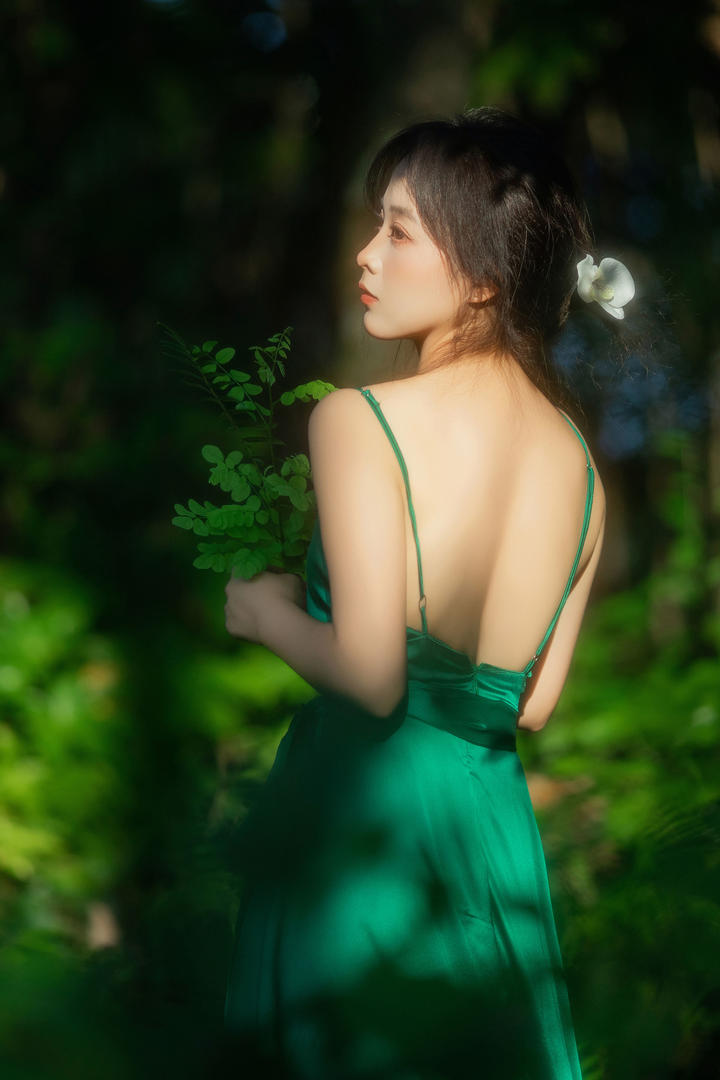 性感美背气质美女