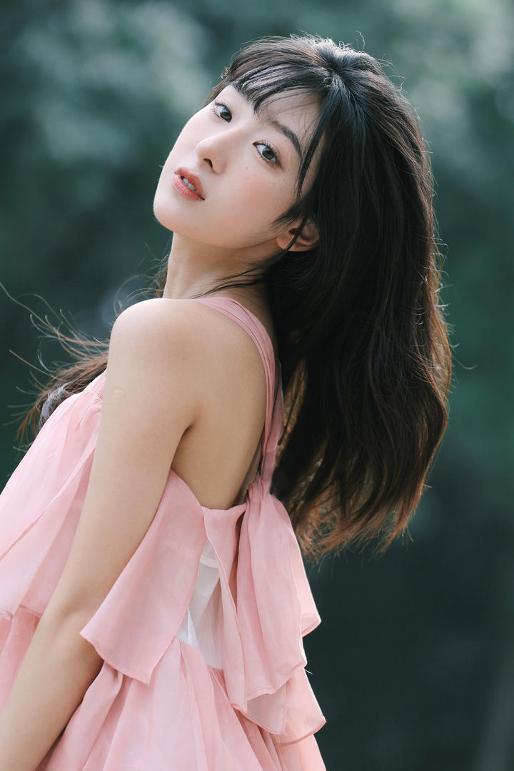 清纯漂亮的少女夏日清凉穿搭图片