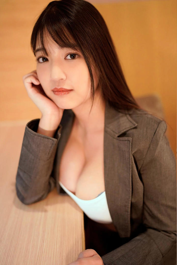 日本成熟女性下班后的微醺感调色制服诱惑图片