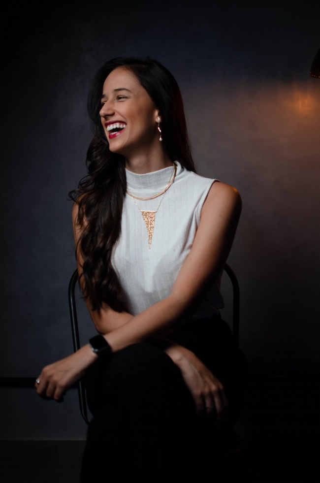 气质绝伦外国美女图片