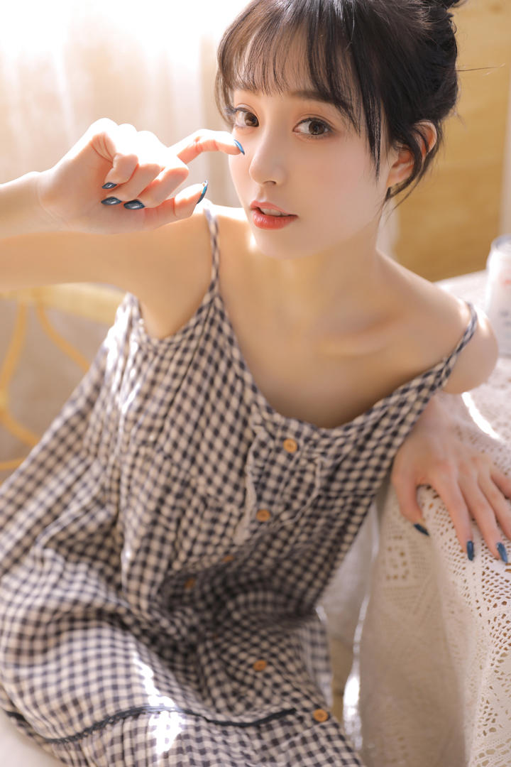 极品颜值白皙清纯美女大学生写真图片