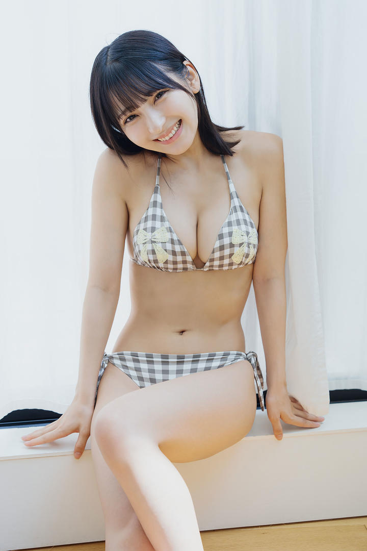 可爱少女格纹泳装写真