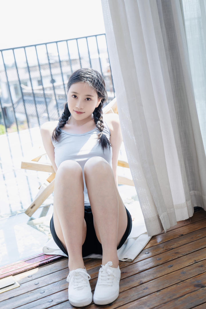 国产高清苗条身材清纯女神自拍图片