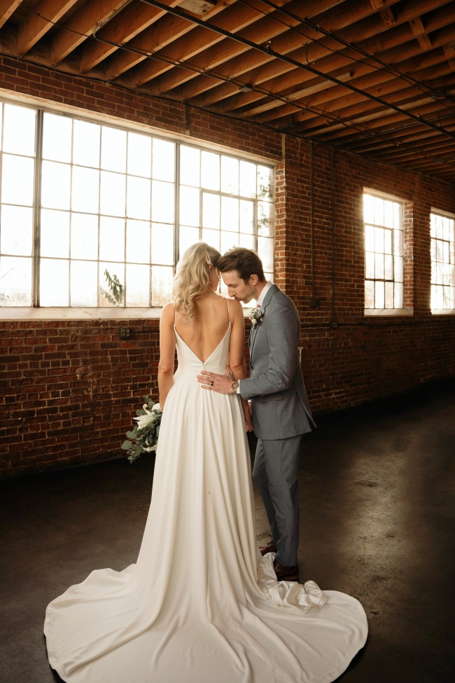 室内浪漫婚纱照图片