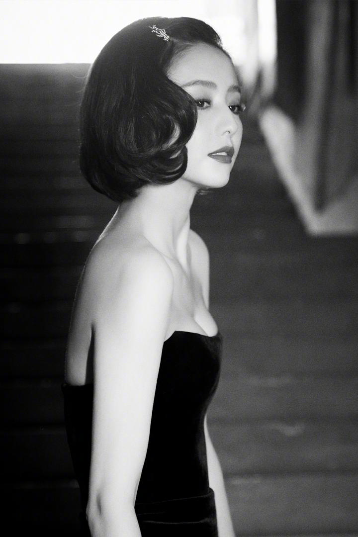 性感妩媚的短发美女明星佟丽娅写真图片