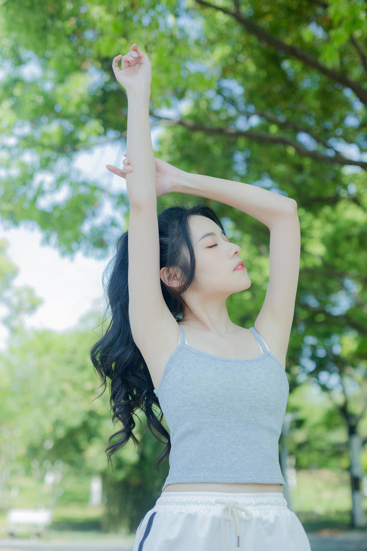 国内清纯小姐姐美女户外摄影写真图片