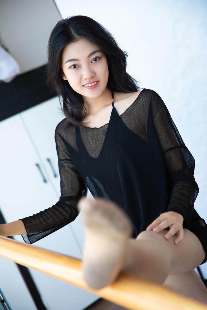 舞蹈系美女国模人体艺术写真图片