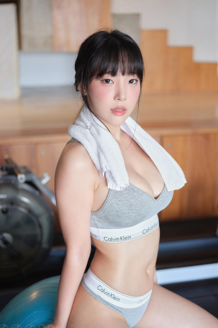 韩国大胸美女健身494949大但人文艺术图片
