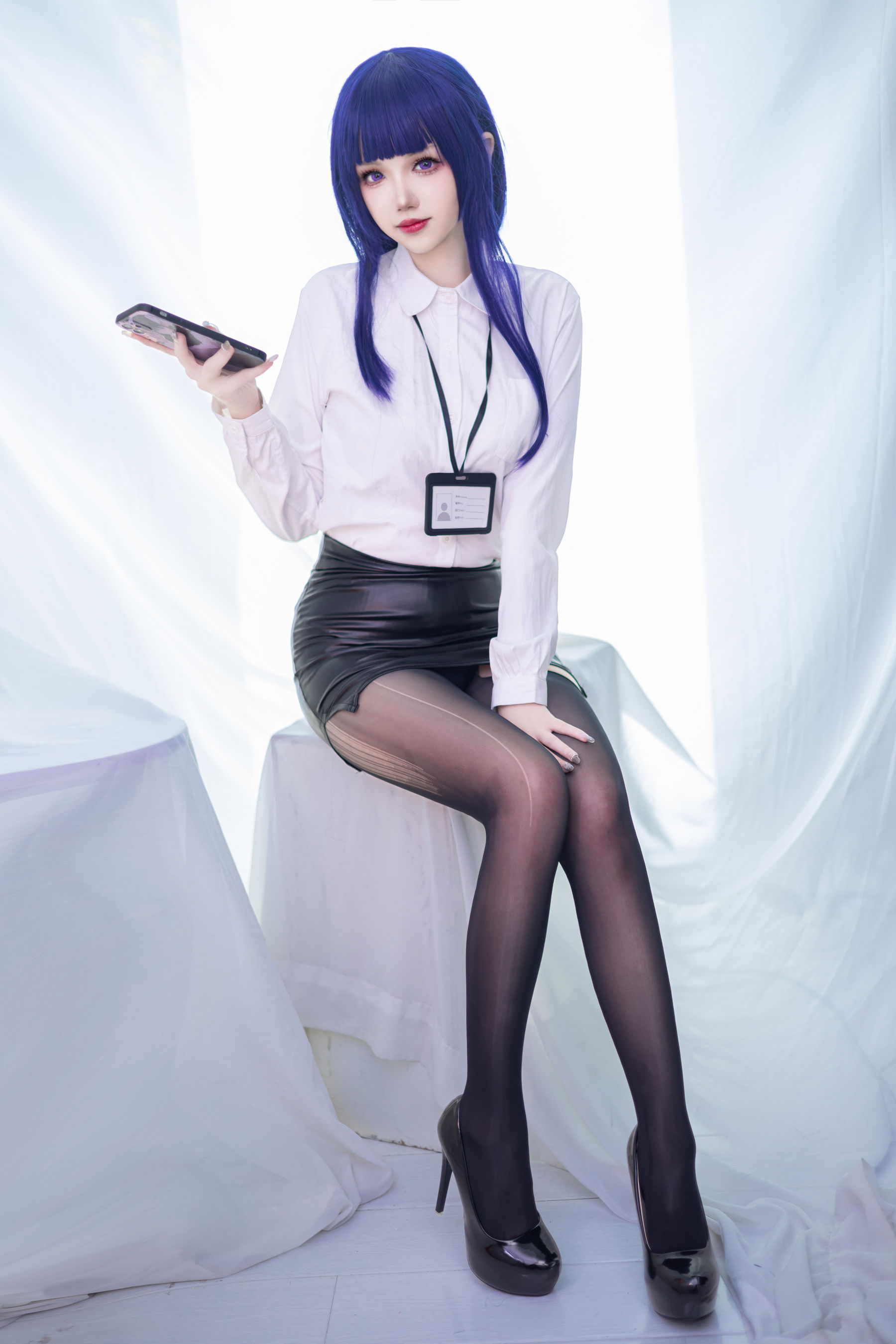 动漫博主雪晴Astra白衬衫黑色短皮裙COS雷电将军