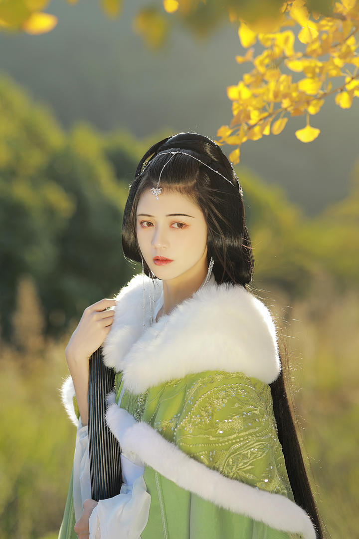 中国漂亮古典美人户外人像摄影写真图片