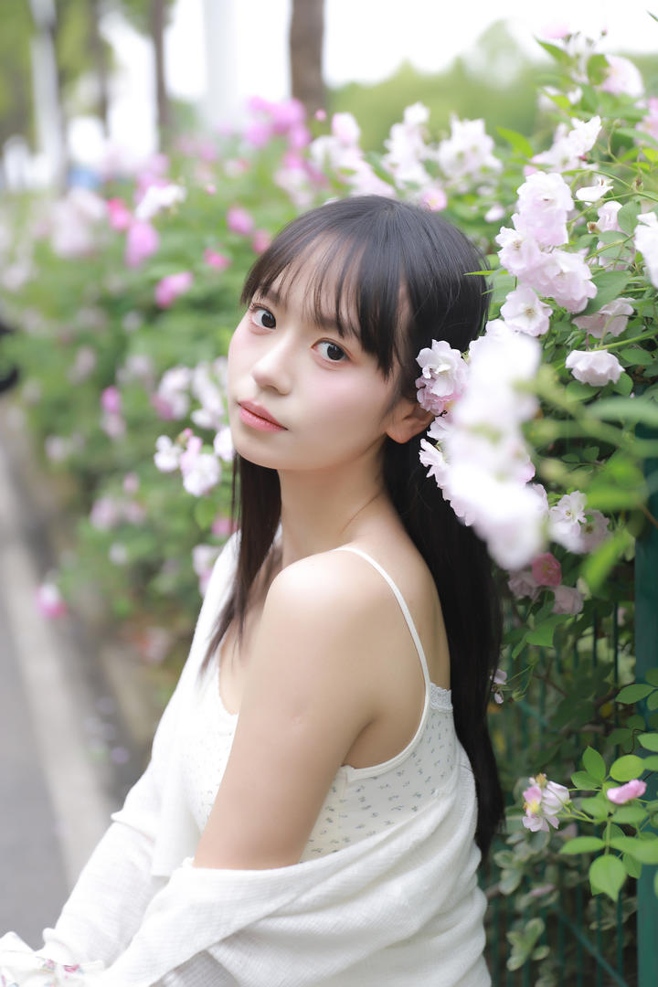 4K高清街拍00后甜美女生图片
