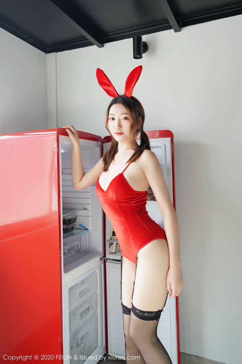嗲囡囡美女模特A.小熊猫黑丝美腿情趣内衣兔女郎装扮写真